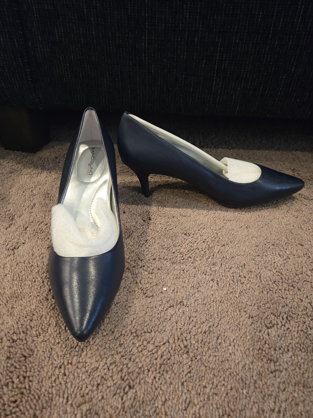 NEW Bandolino Navy Leather Pumps Heels